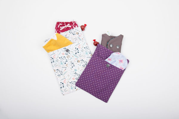 2 pochettes impermeables, en coton bio et PUL Oeko-tex, pour culottes menstruelles et serviettes hygieniques lavables ©Biolunes