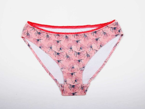 Culotte femme, rose à fleur, en coton biologique certifié GOTS, écologique et responsable. Artisanale, fait main, couture, fabrication française, Bretagne, ille et vilaine, Paimpont ©Biolunes