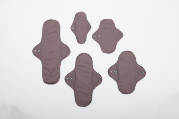 5 modèles de Serviette hygiénique lavable en coton biologique, verso ©biolunes